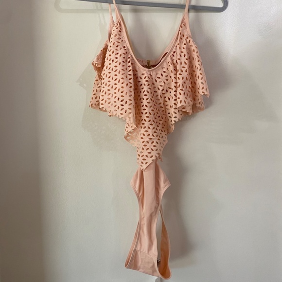 Shay Todd Eyelet Handkerchief Coral Peach Blush Monokini One piece Sz L - Picture 4 of 5
